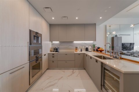 Condo in Sunny Isles Beach, Florida, 2 bedrooms  № 1945423 - photo 10