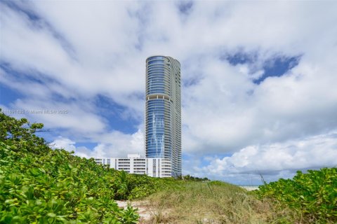 Condo in Sunny Isles Beach, Florida, 2 bedrooms  № 1945423 - photo 5