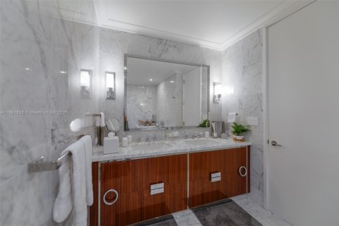 Condo in Sunny Isles Beach, Florida, 2 bedrooms  № 1945423 - photo 13