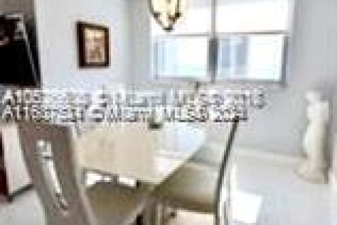 Condo in Hallandale Beach, Florida, 2 bedrooms  № 1705294 - photo 23