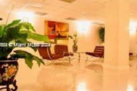 Condo in Hallandale Beach, Florida, 2 bedrooms  № 1705294 - photo 30