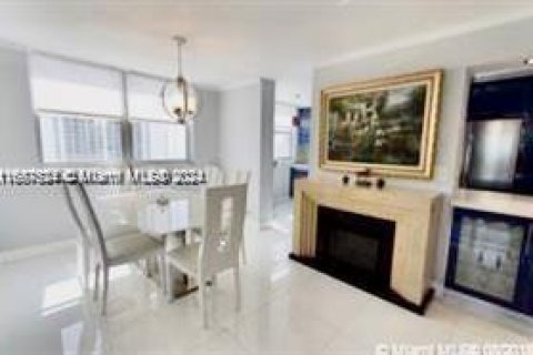 Condo in Hallandale Beach, Florida, 2 bedrooms  № 1705294 - photo 5