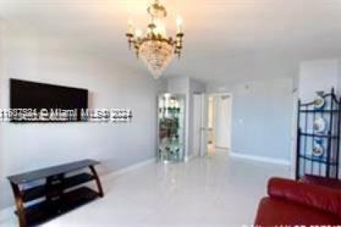 Condo in Hallandale Beach, Florida, 2 bedrooms  № 1705294 - photo 12