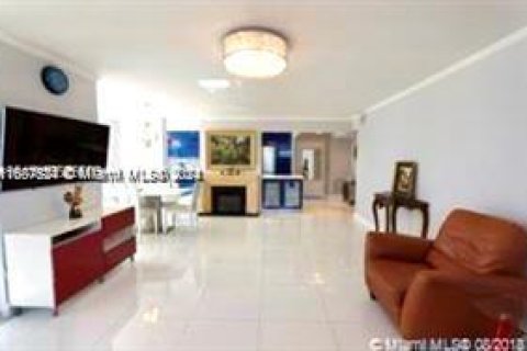 Condo in Hallandale Beach, Florida, 2 bedrooms  № 1705294 - photo 4