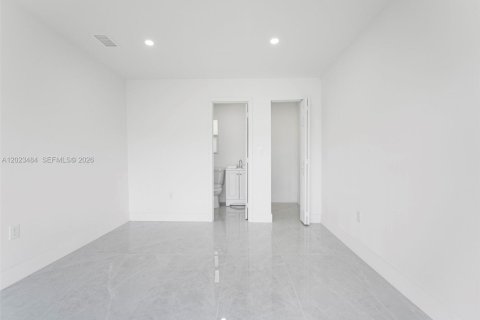Villa ou maison à vendre à Opa-locka, Floride: 4 chambres, 127 m2 № 2257190 - photo 24