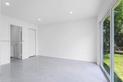 Villa ou maison à vendre à Opa-locka, Floride: 4 chambres, 127 m2 № 2257190 - photo 21