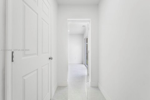 Villa ou maison à vendre à Opa-locka, Floride: 4 chambres, 127 m2 № 2257190 - photo 20