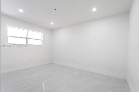 Villa ou maison à vendre à Opa-locka, Floride: 4 chambres, 127 m2 № 2257190 - photo 14