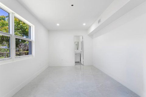 Villa ou maison à vendre à Opa-locka, Floride: 4 chambres, 127 m2 № 2257190 - photo 19