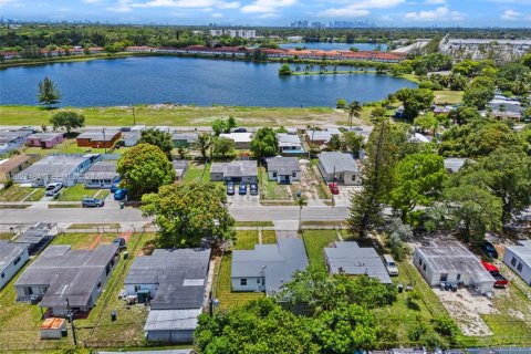 Villa ou maison à vendre à Opa-locka, Floride: 4 chambres, 127 m2 № 2257190 - photo 30