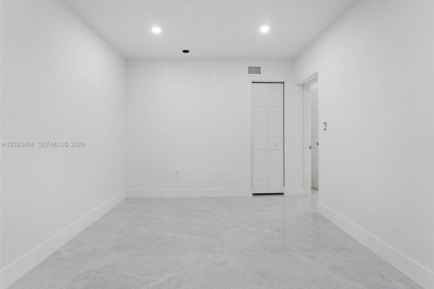 Villa ou maison à vendre à Opa-locka, Floride: 4 chambres, 127 m2 № 2257190 - photo 15