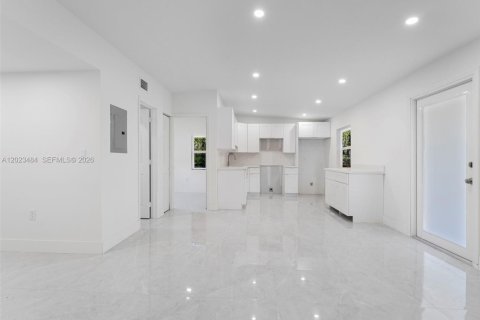 Villa ou maison à vendre à Opa-locka, Floride: 4 chambres, 127 m2 № 2257190 - photo 7