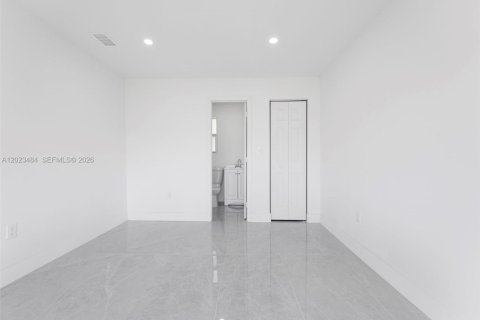 Villa ou maison à vendre à Opa-locka, Floride: 4 chambres, 127 m2 № 2257190 - photo 23
