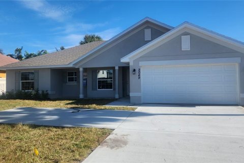 House in Okeechobee, Florida 3 bedrooms, 143.07 sq.m. № 2108381