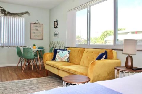 Apartamento en alquiler en Hollywood, Florida, 1 dormitorio, 146.14 m2 № 1929121 - foto 1