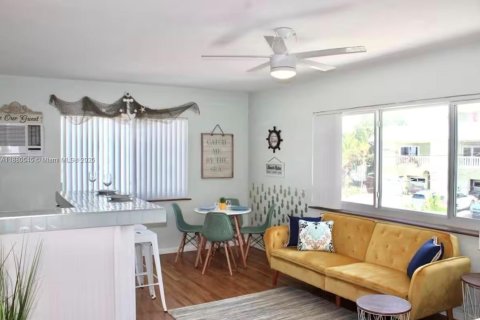 Apartamento en alquiler en Hollywood, Florida, 1 dormitorio, 146.14 m2 № 1929121 - foto 3