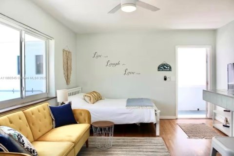 Apartamento en alquiler en Hollywood, Florida, 1 dormitorio, 146.14 m2 № 1929121 - foto 2