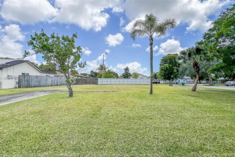 Terreno en venta en Miami, Florida № 1867478 - foto 7
