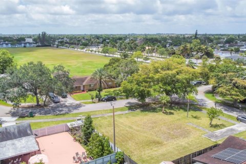 Terreno en venta en Miami, Florida № 1867478 - foto 4