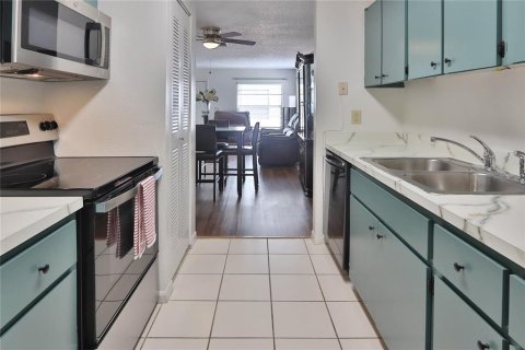 Condo in Tampa, Florida, 2 bedrooms  № 1834857 - photo 17