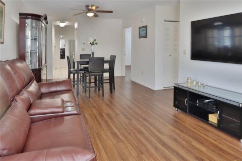 Condo in Tampa, Florida, 2 bedrooms  № 1834857 - photo 6