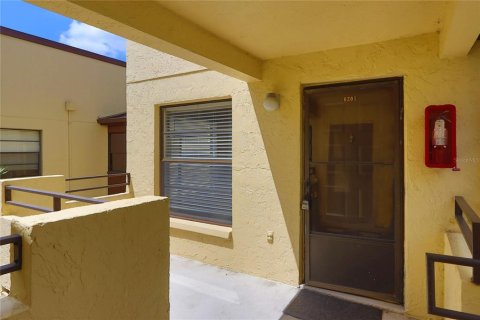 Condo in Tampa, Florida, 2 bedrooms  № 1834857 - photo 1