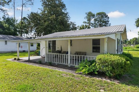House in Interlachen, Florida 2 bedrooms, 86.96 sq.m. № 2215903