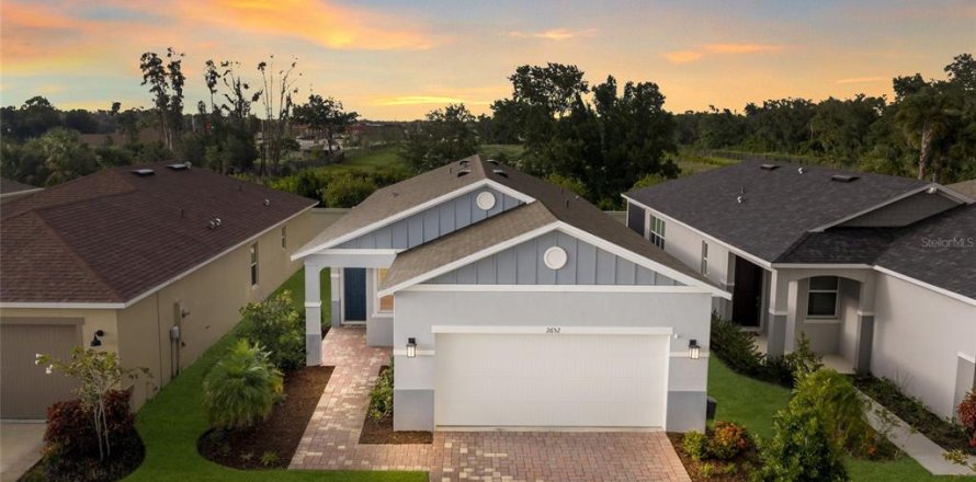 House in HERON BAY in Palmetto, Florida 3 bedrooms, 151.15 sq.m. № 2219732