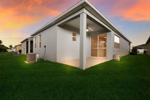 House in HERON BAY in Palmetto, Florida 3 bedrooms, 151.15 sq.m. № 2219732 - photo 20