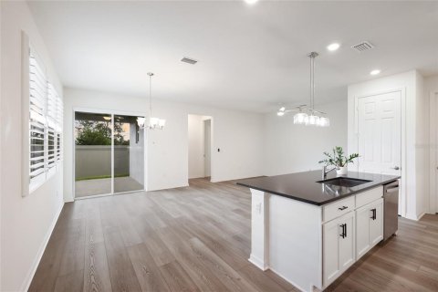 House in HERON BAY in Palmetto, Florida 3 bedrooms, 151.15 sq.m. № 2219732 - photo 14