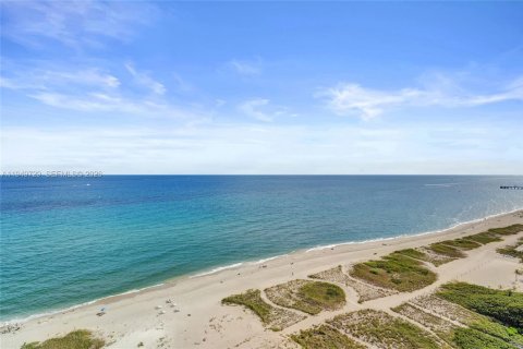 Снять в аренду кондоминиум в Помпано-Бич, Флорида 3 спальни, 232.26м2, № 2005407 - фото 28