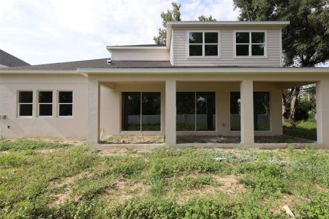 House in Apopka, Florida 4 bedrooms, 394.93 sq.m. № 2092708 - photo 14