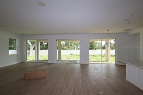 House in Apopka, Florida 4 bedrooms, 394.93 sq.m. № 2092708 - photo 10