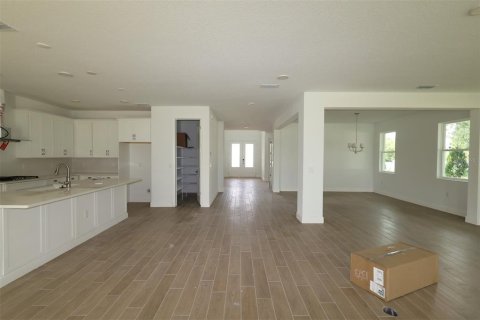 House in Apopka, Florida 4 bedrooms, 394.93 sq.m. № 2092708 - photo 12