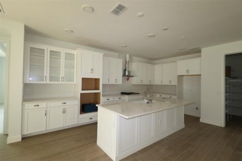 House in Apopka, Florida 4 bedrooms, 394.93 sq.m. № 2092708 - photo 3