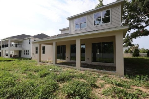 House in Apopka, Florida 4 bedrooms, 394.93 sq.m. № 2092708 - photo 15
