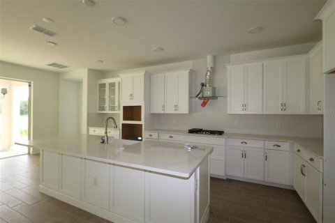 House in Apopka, Florida 4 bedrooms, 394.93 sq.m. № 2092708 - photo 4