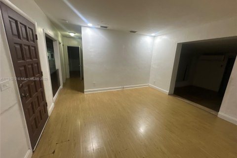 Снять в аренду виллу или дом в Майами, Флорида 3 спальни, 140.75м2, № 1958944 - фото 14