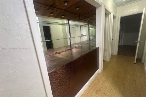 Снять в аренду виллу или дом в Майами, Флорида 3 спальни, 140.75м2, № 1958944 - фото 6