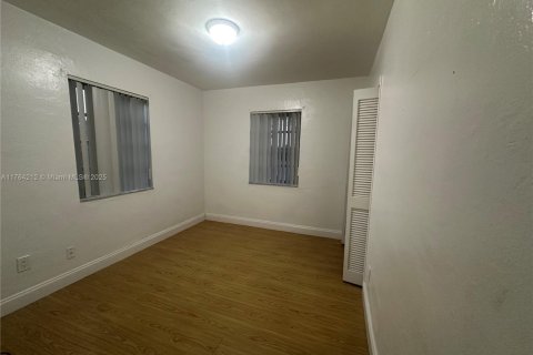 Снять в аренду виллу или дом в Майами, Флорида 3 спальни, 140.75м2, № 1958944 - фото 4