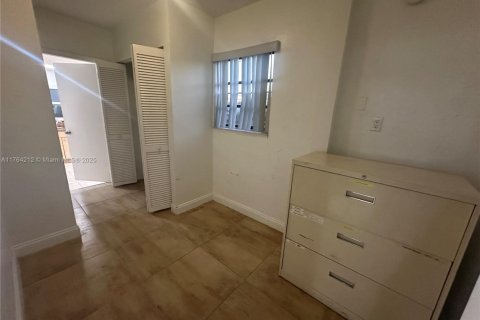 Снять в аренду виллу или дом в Майами, Флорида 3 спальни, 140.75м2, № 1958944 - фото 10