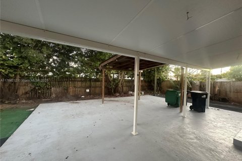 Снять в аренду виллу или дом в Майами, Флорида 3 спальни, 140.75м2, № 1958944 - фото 11