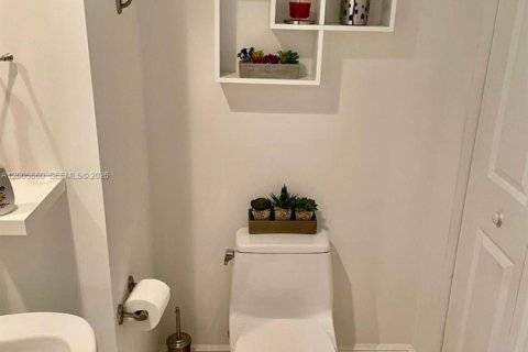 Condo in Hallandale Beach, Florida, 1 bedroom  № 2069641 - photo 5