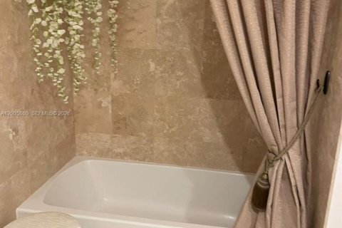 Condo in Hallandale Beach, Florida, 1 bedroom  № 2069641 - photo 8