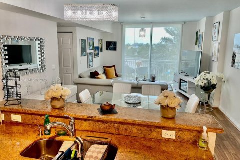 Condo in Hallandale Beach, Florida, 1 bedroom  № 2069641