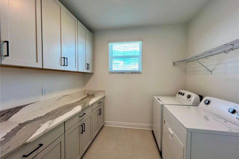 House in Parrish, Florida 3 bedrooms, 261.06 sq.m. № 1803050 - photo 28