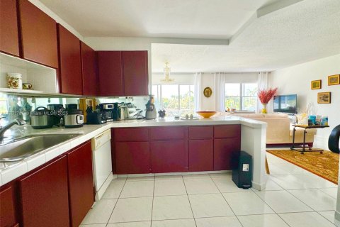Condominio en venta en Hallandale Beach, Florida, 2 dormitorios, 106.84 m2 № 1812365 - foto 6