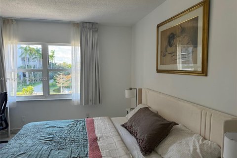 Condominio en venta en Hallandale Beach, Florida, 2 dormitorios, 106.84 m2 № 1812365 - foto 17