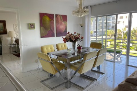 Condominio en venta en Hallandale Beach, Florida, 2 dormitorios, 106.84 m2 № 1812365 - foto 19