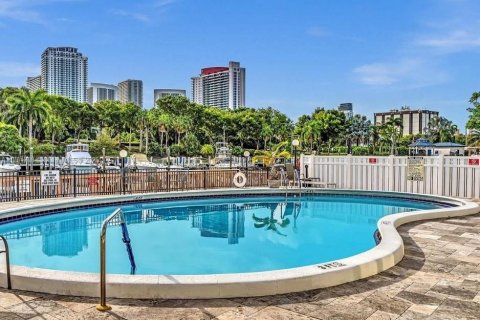 Condominio en venta en Hallandale Beach, Florida, 2 dormitorios, 106.84 m2 № 1812365 - foto 22